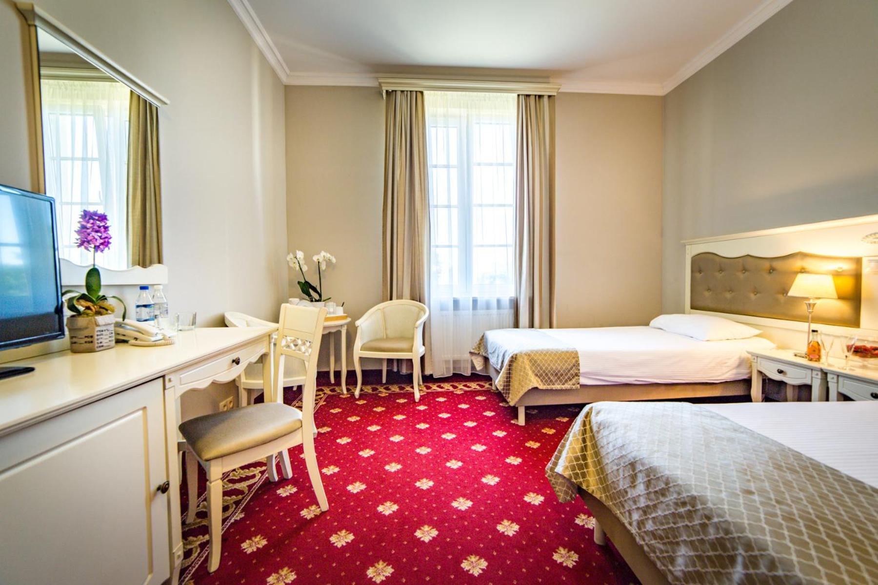 Hotel Sobienie Krolewskie Sobienie Szlacheckie Exteriör bild