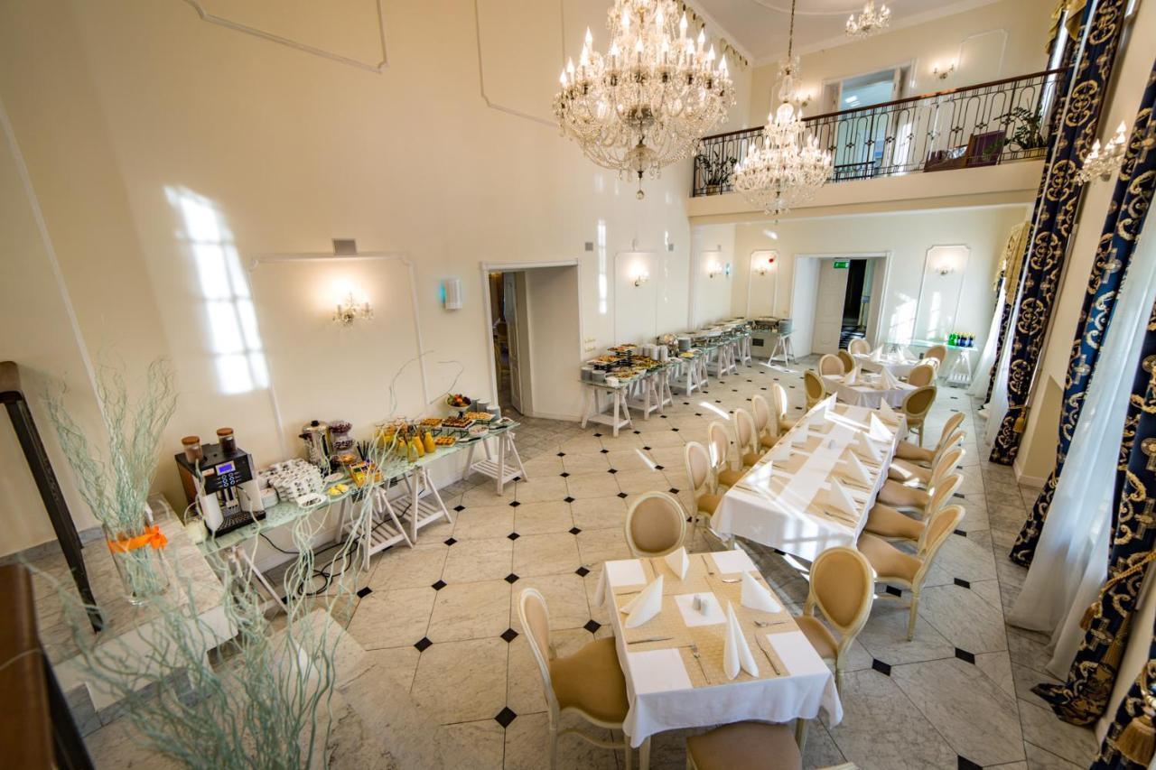 Hotel Sobienie Krolewskie Sobienie Szlacheckie Exteriör bild
