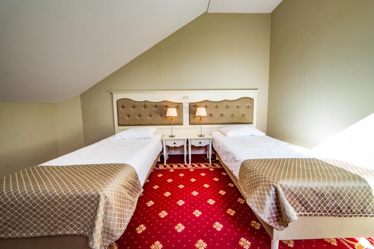 Hotel Sobienie Krolewskie Sobienie Szlacheckie Exteriör bild