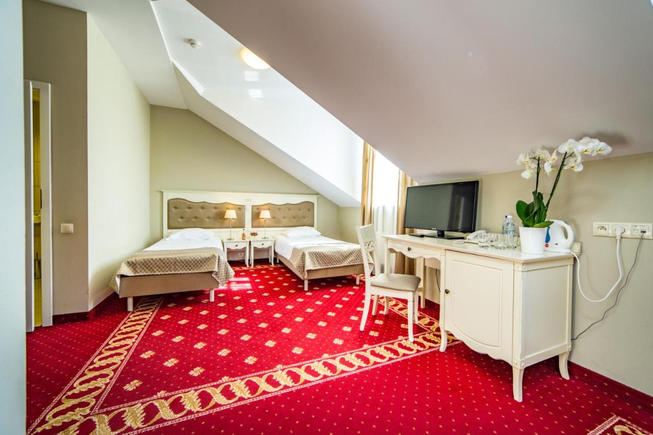 Hotel Sobienie Krolewskie Sobienie Szlacheckie Exteriör bild