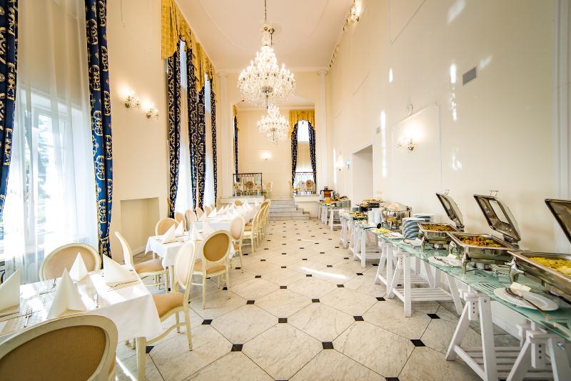 Hotel Sobienie Krolewskie Sobienie Szlacheckie Exteriör bild